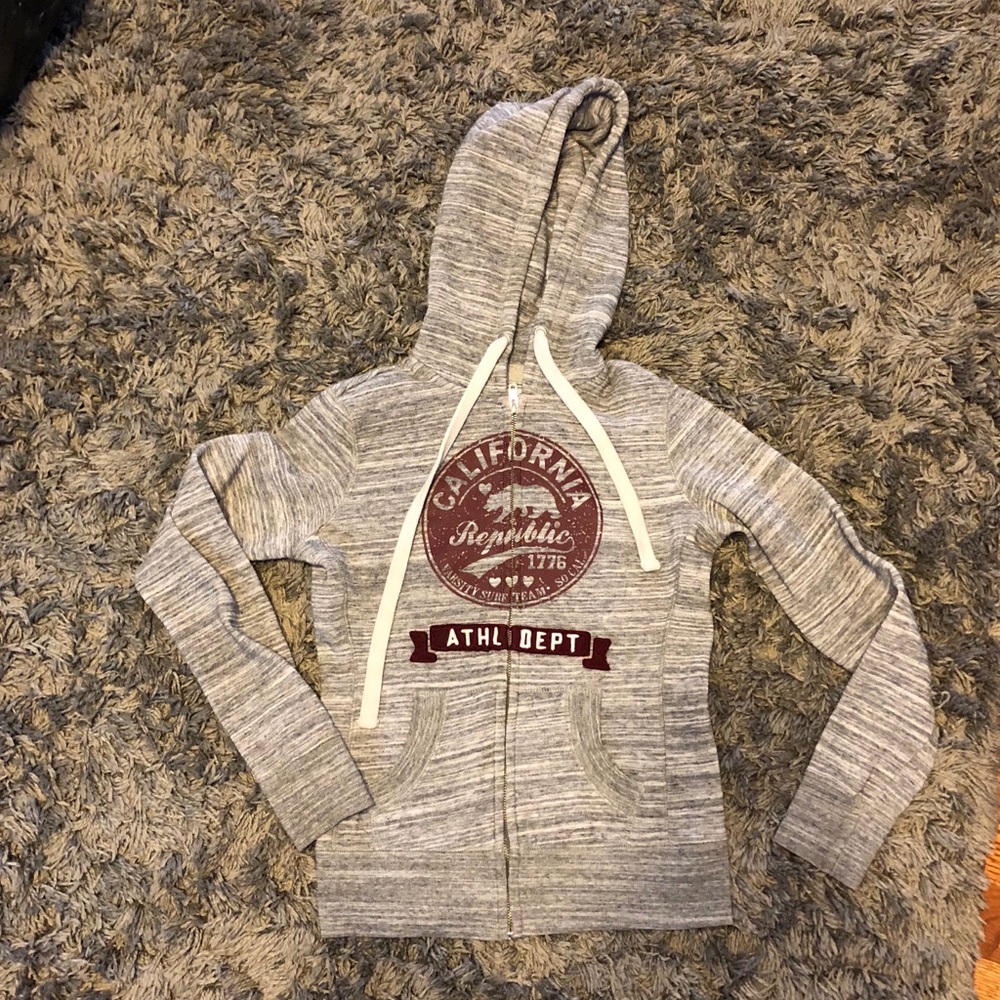 Grey zipper hoodie 🐻